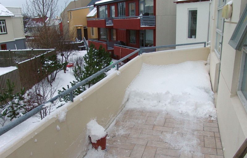snow_on_balcony