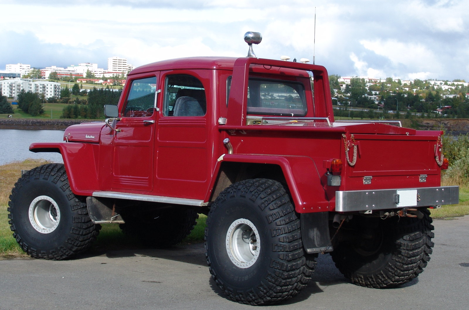 [Obrázky: 110903_redtruck_02.jpg]