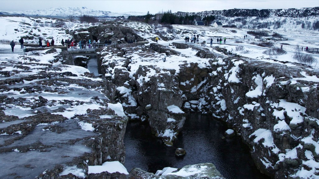 131230_0730_thingvellir_tourists